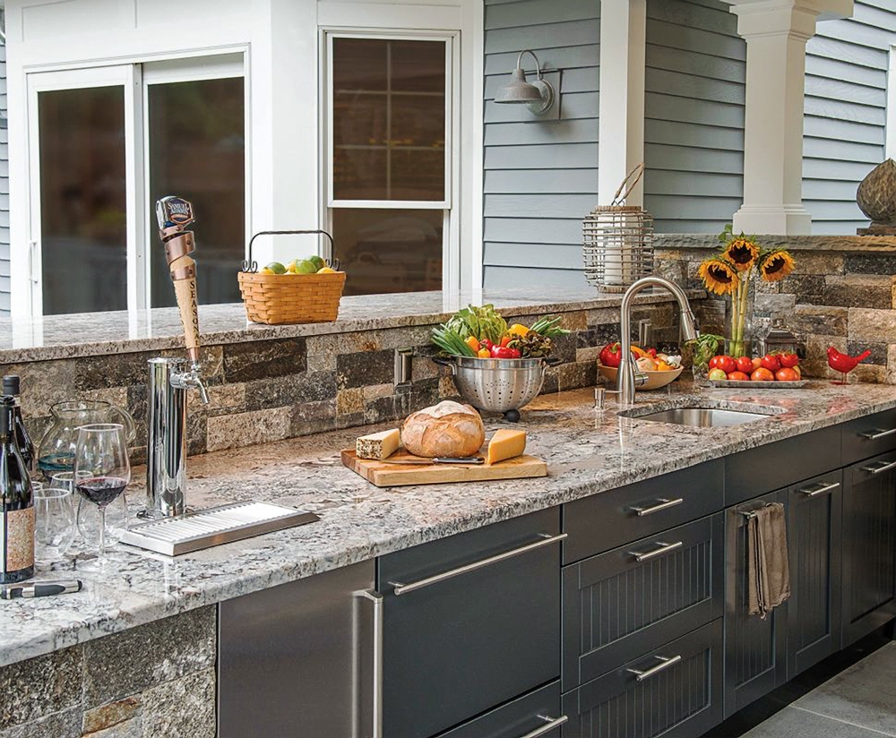 Cabinetry Made to Last in an Outdoor Kitchen