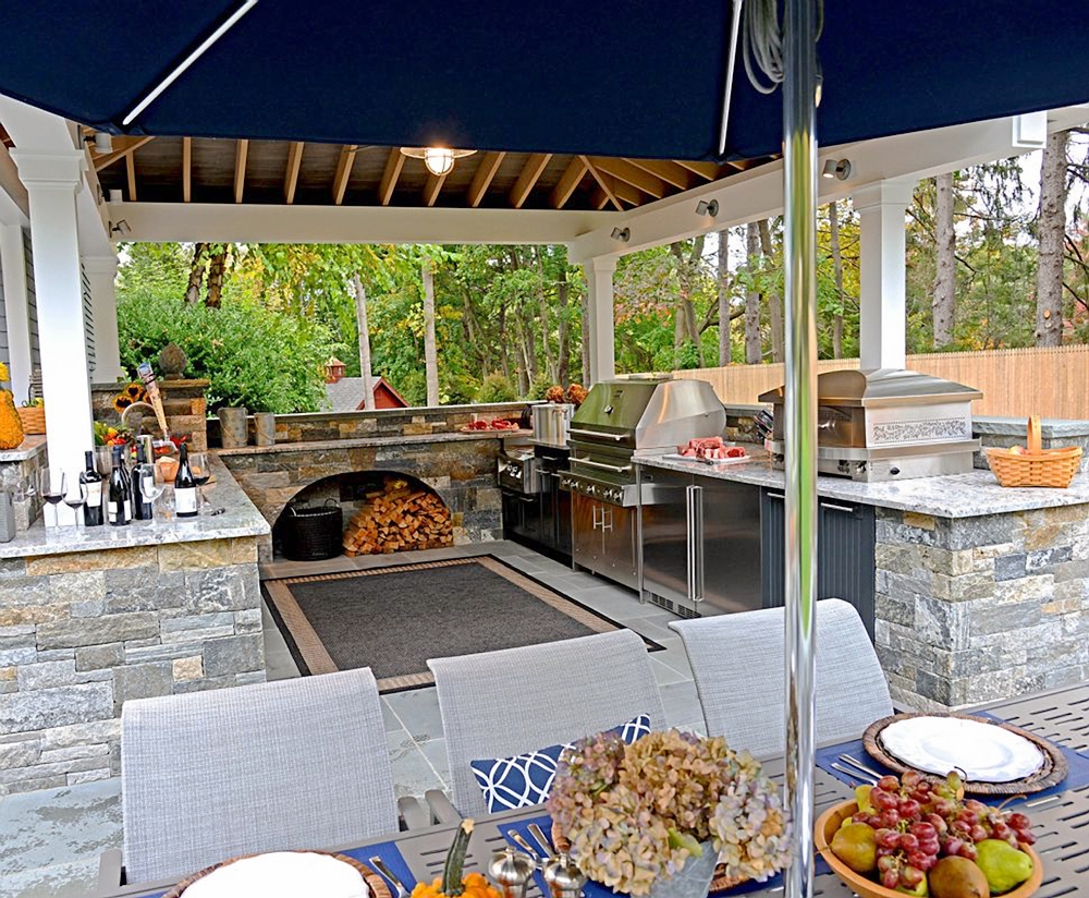 Outdoor Living with an Outdoor Kitchen